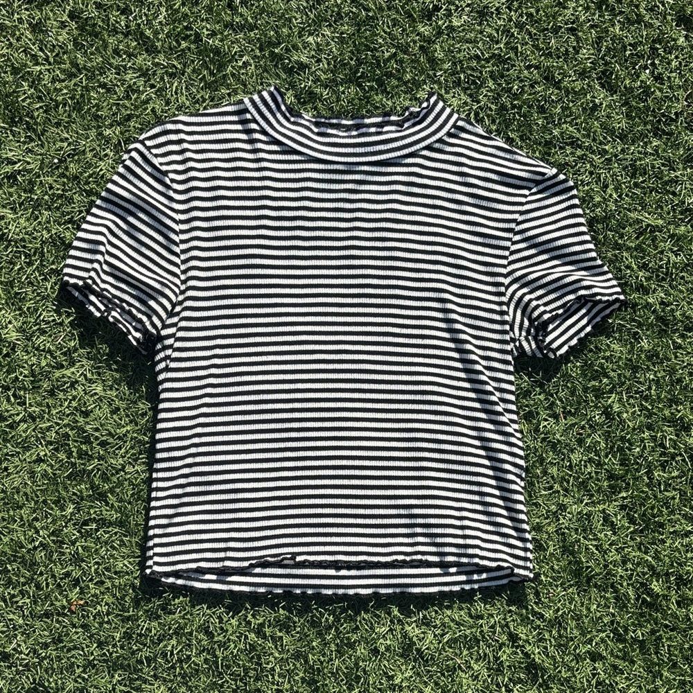 Forever 21 Black and White Striped Short Sleeve Top